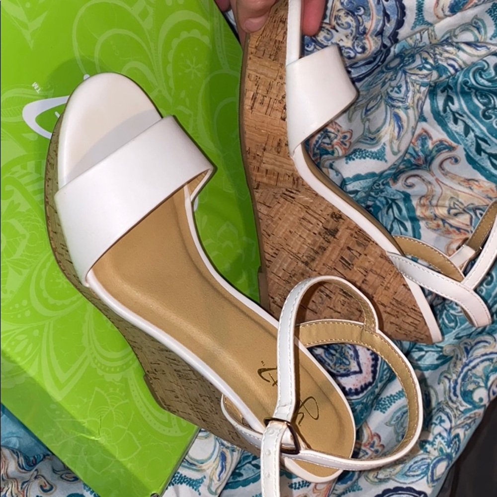 White wedges
